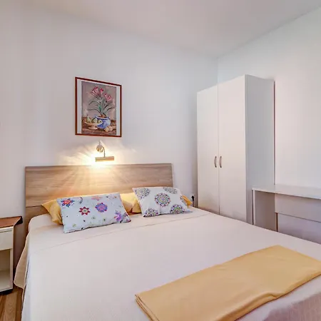 Jelka Nv 1 - 6 Pax With Two Terraces, Sea View, Parking, Grill דירה נובי ווינודולסקי