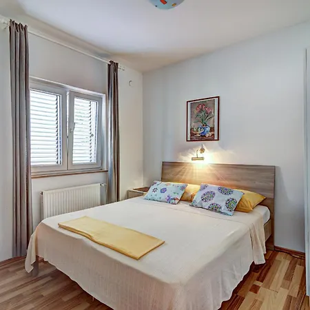 Jelka Nv 1 - 6 Pax With Two Terraces, Sea View, Parking, Grill * Нови-Винодолски