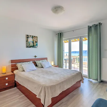 Апартаменты Jelka Nv 1 - 6 Pax With Two Terraces, Sea View, Parking, Grill Нови-Винодолски